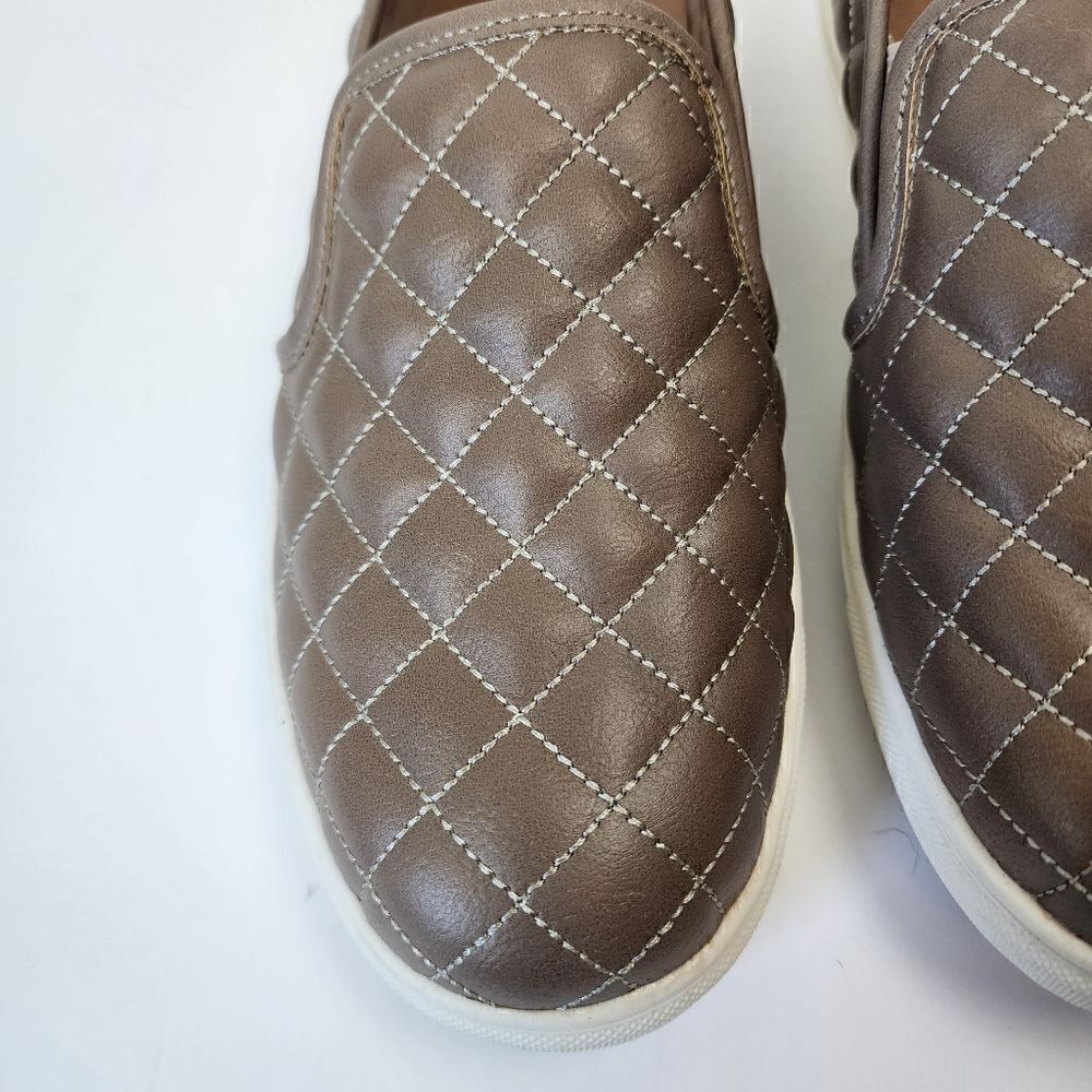 TORRID WOMEN'S QUILTED SLIP ON SHOE SIZE 6W - Picture 2 of 10
